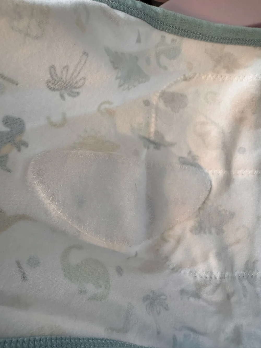 SwaddleMe White Bib with Green, Blue and Yellow Dinosaur Print 0-3 months‎